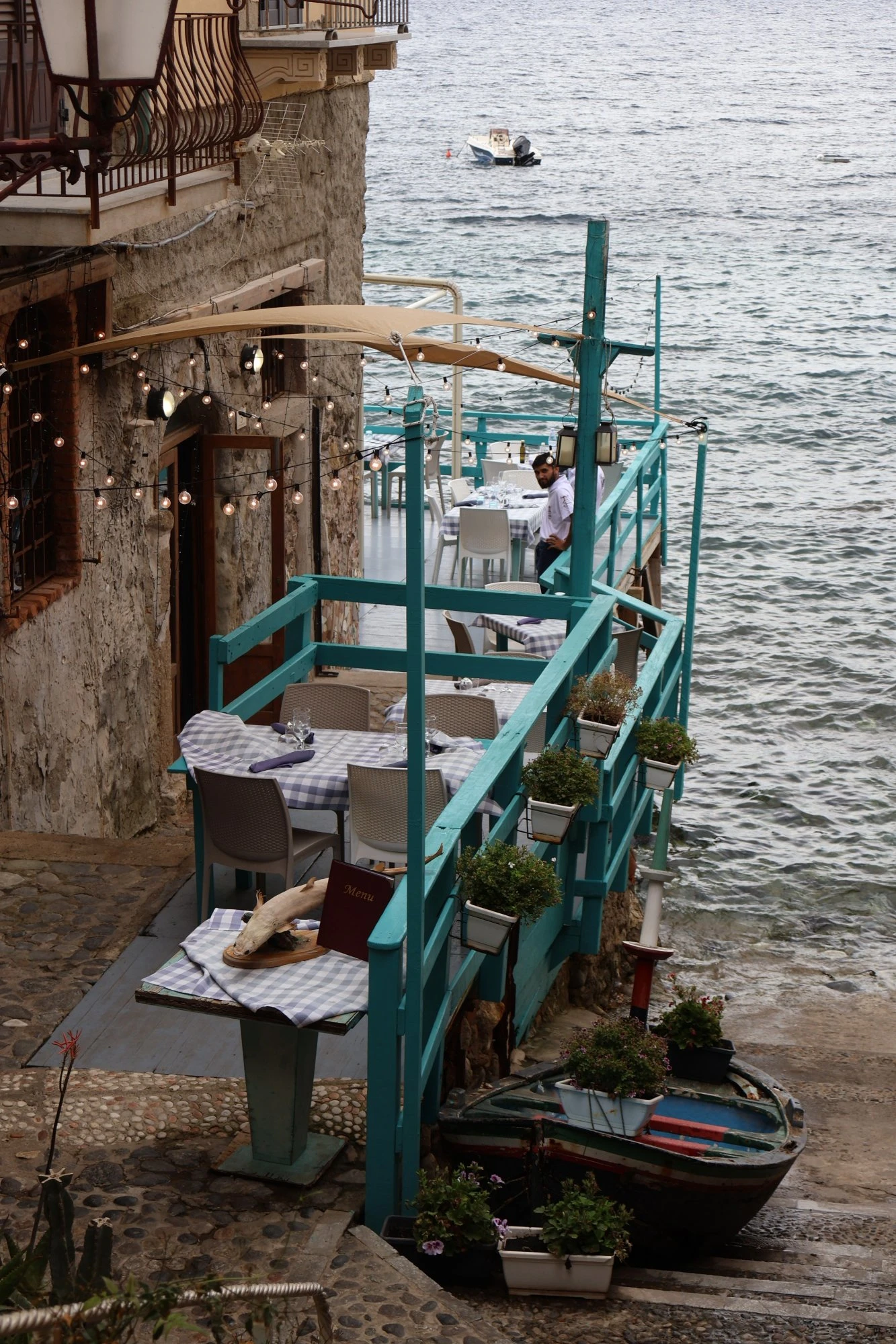 mangiare su terrazza a Scilla Chianalea