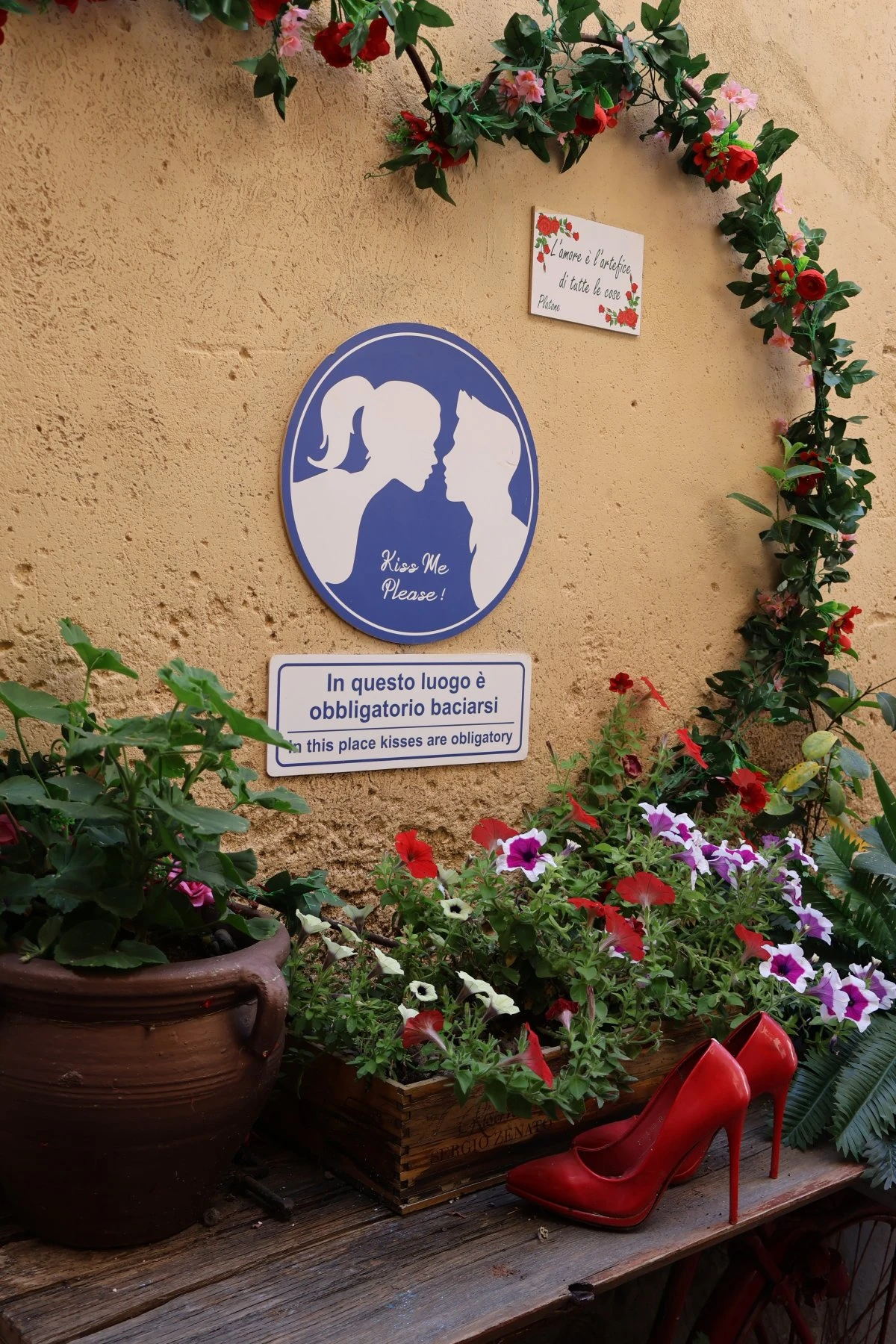 Il vicolo dove è obbligatorio baciarsi a Tropea