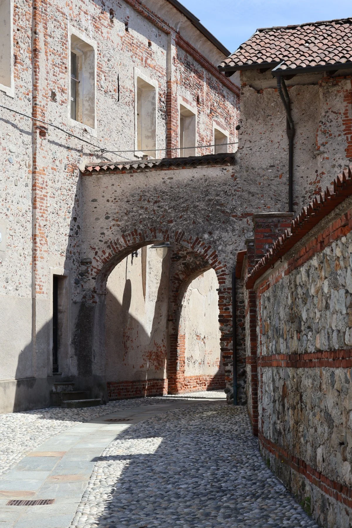 Tryatrip-Lenta-archi-pietra-abside-parrocchiale