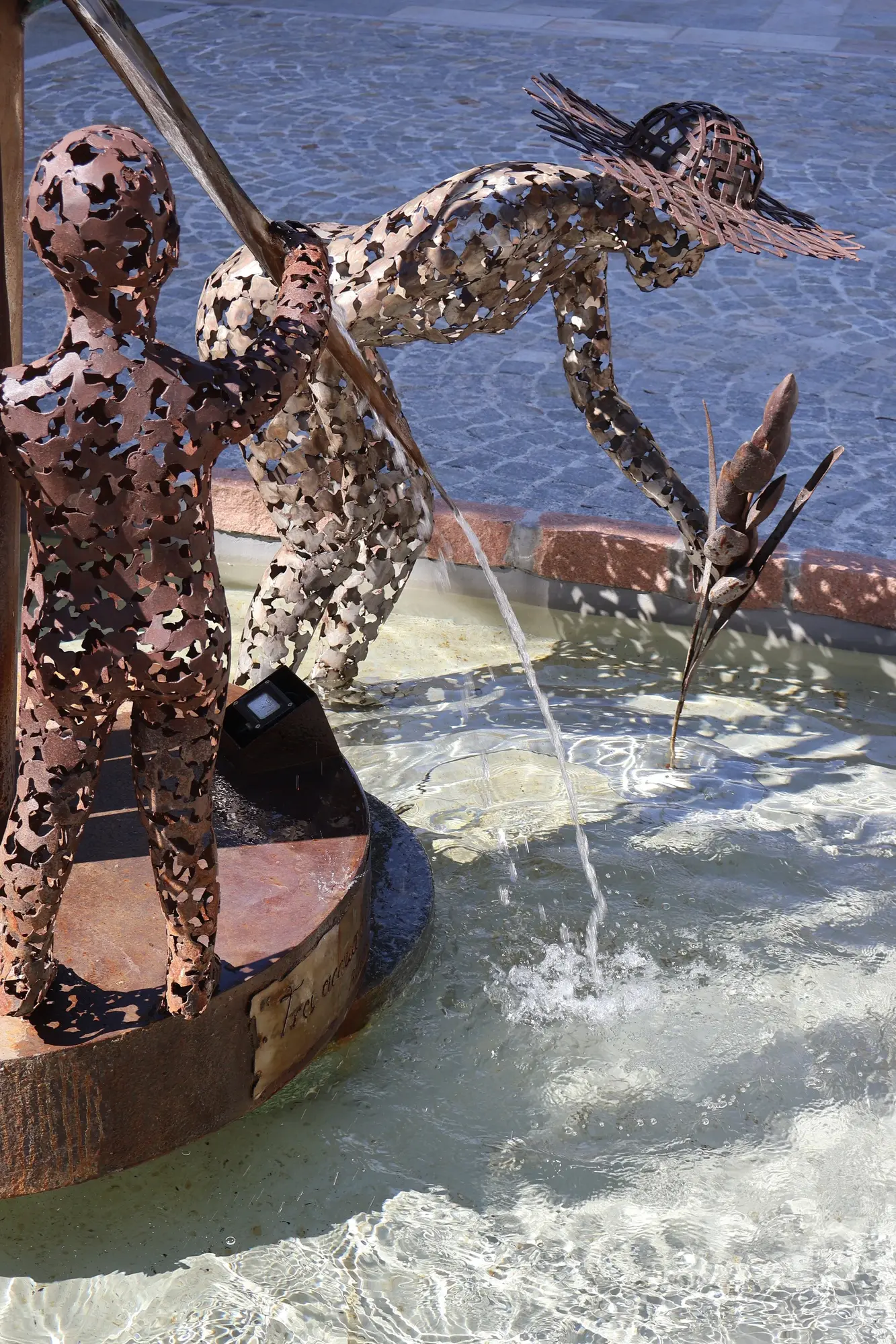 Tryatrip-fontana-Vehra-00-tra-acqua-e-cielo-custodi-delle-vie-d_acqua