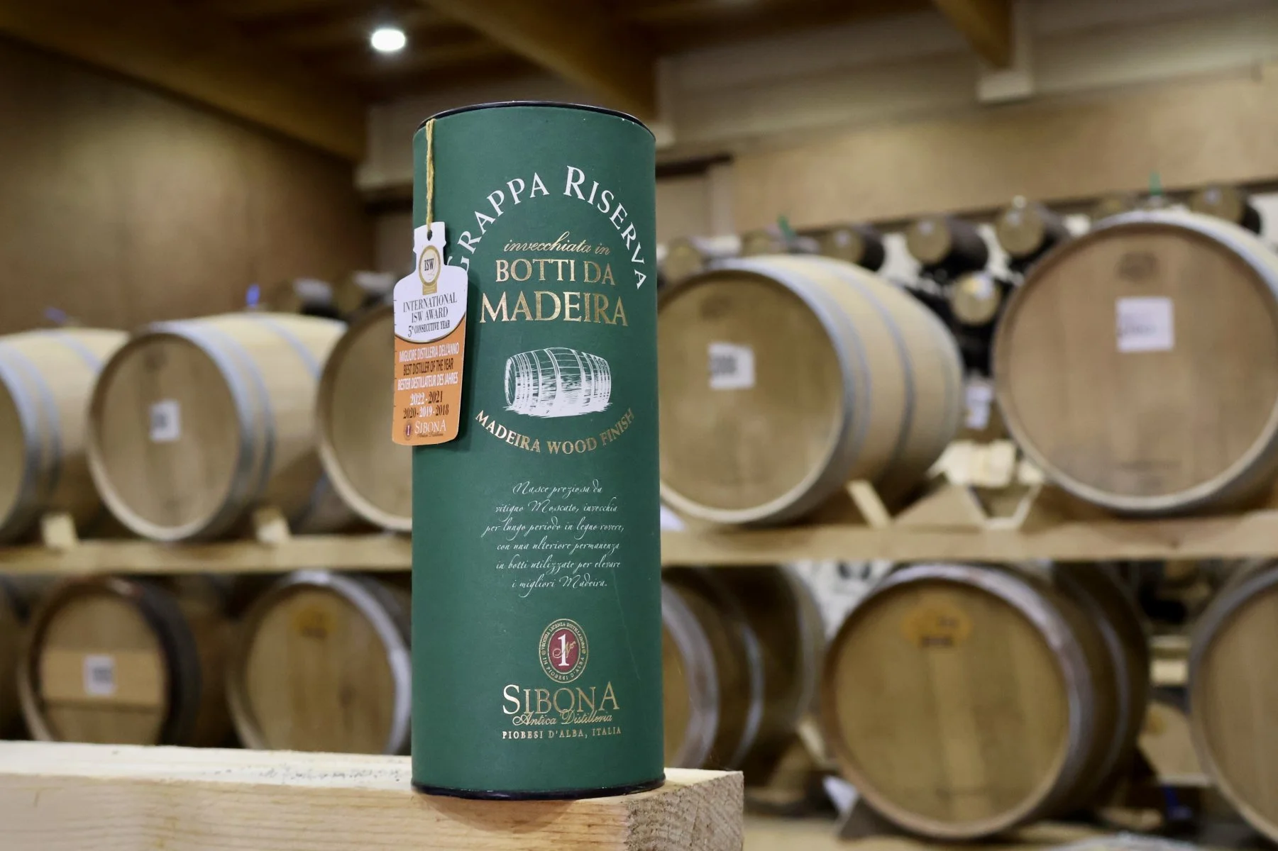 Tryatrip-Sibona-Grappa-in-botti-madeira